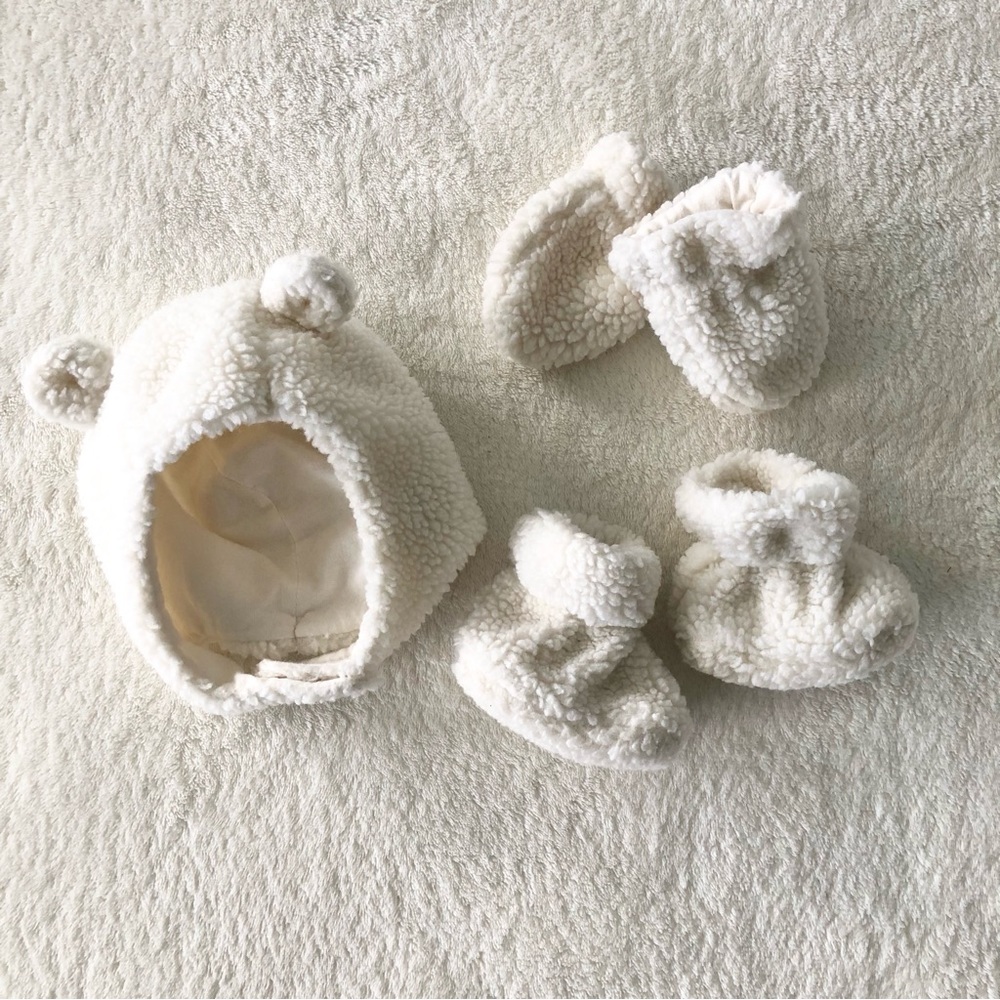 Baby GAP Sherpa bear hat, mittens and booties set, size 3-6 months